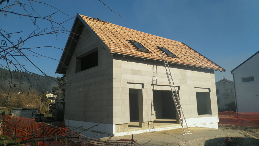 JUBHome pasivna hiša med izvajanjem krovskih del