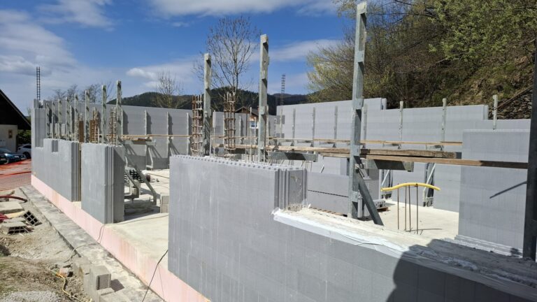 Gradnja-z-ICF-sistemom-JUBHome_samograditelj-Jevnica-2-2048x1153