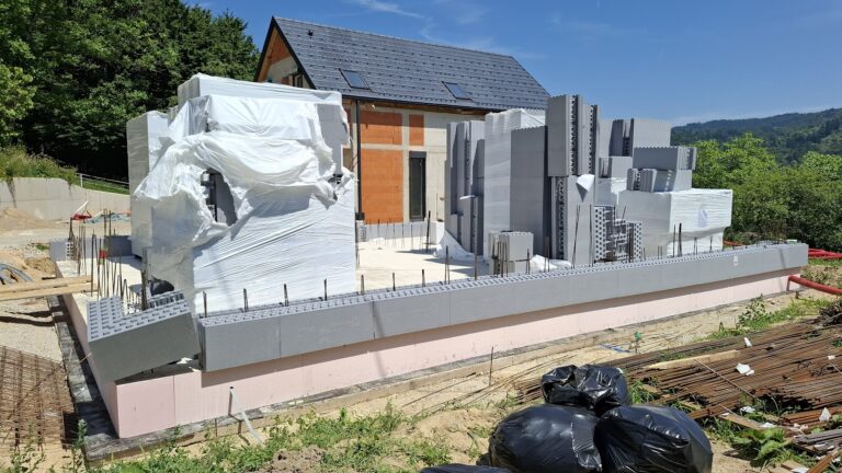 JUBHome-WALL-gradbisce-Senozeti-1