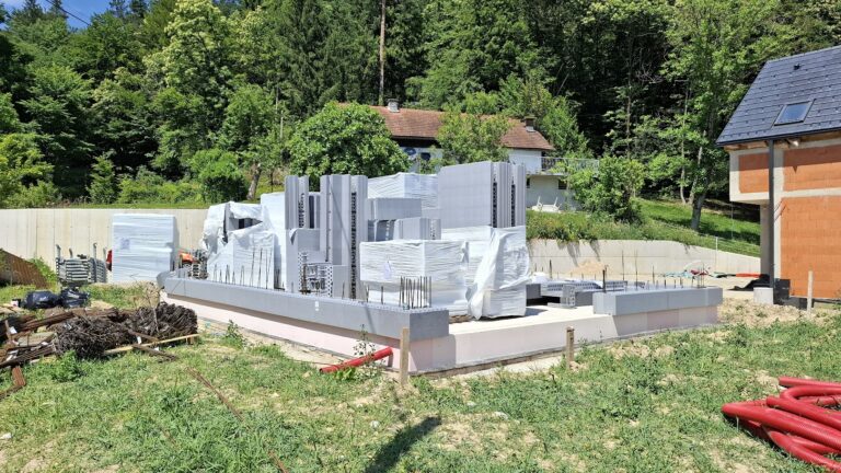 JUBHome-WALL-gradbisce-Senozeti-4