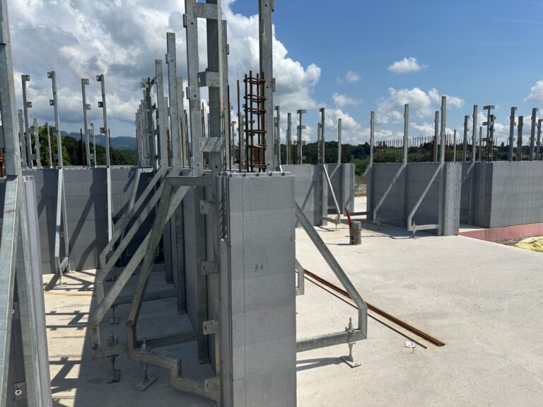 Jubhome-tipska-hisa-okolica-Brezic-2-2048x1536